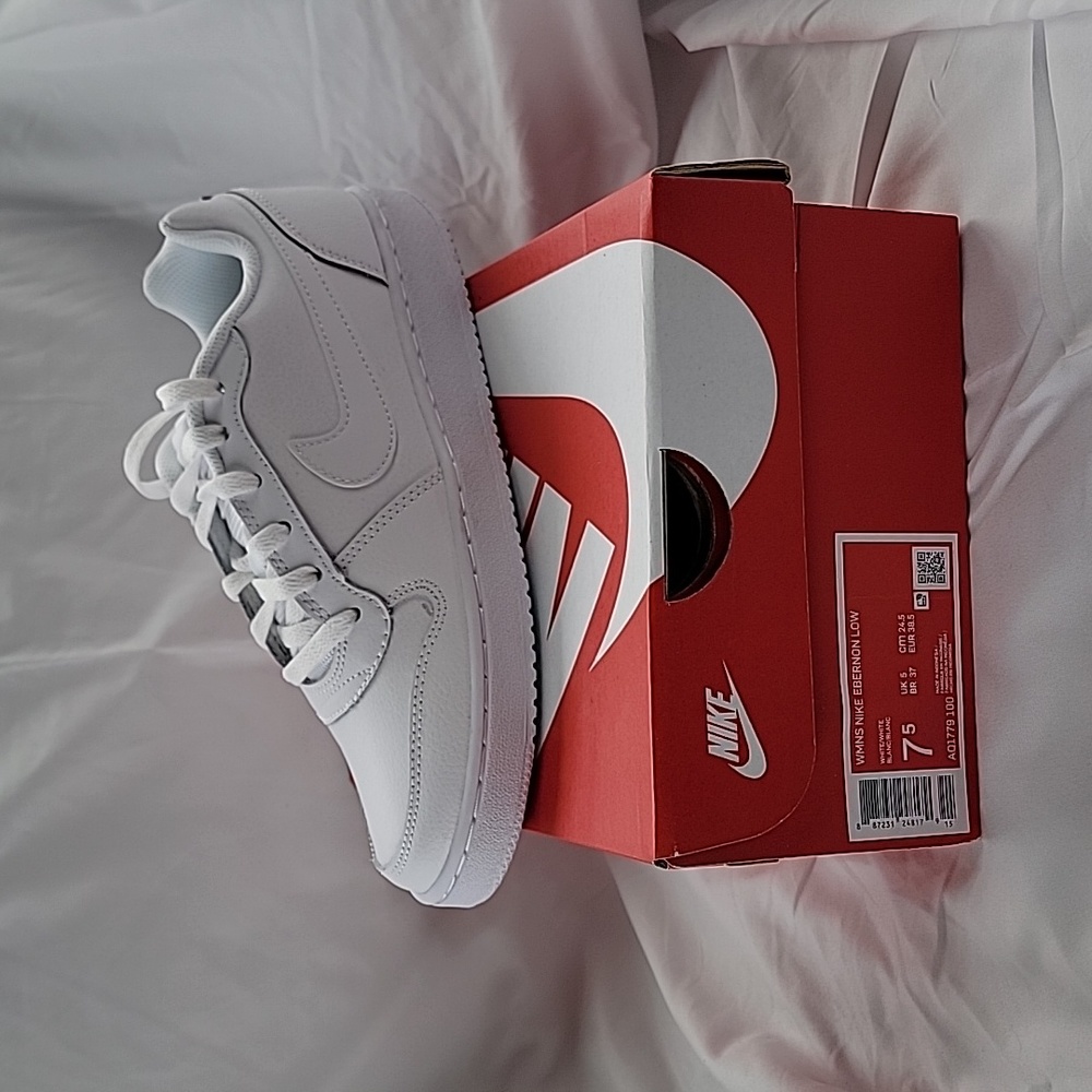 Womens Nike Shoes 7.5 White